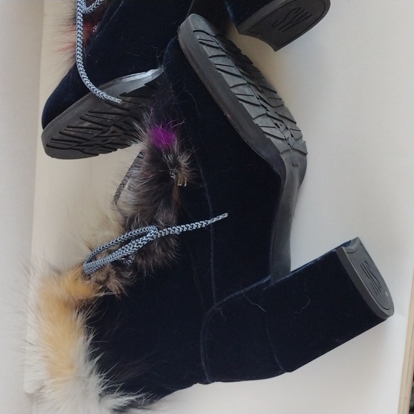 Stuart Weitzman Yukon navy suede booties 9 M - Picture 6 of 16